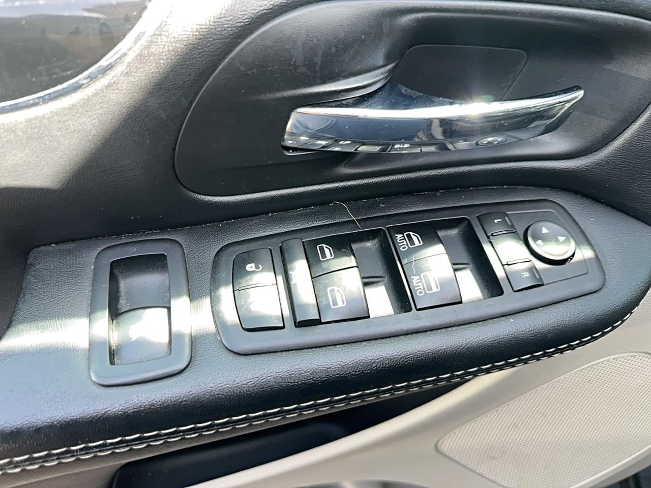 2017 Dodge Grand Caravan SXT Premium Plus Photo