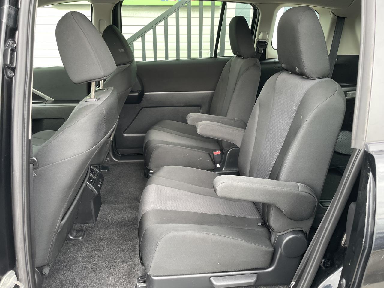 2015 Mazda MAZDA5 GS Photo