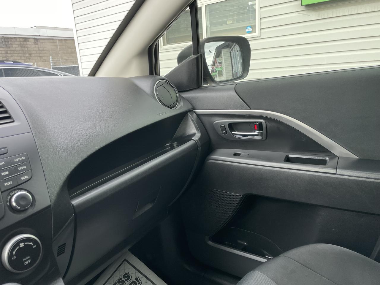 2015 Mazda MAZDA5 GS Photo