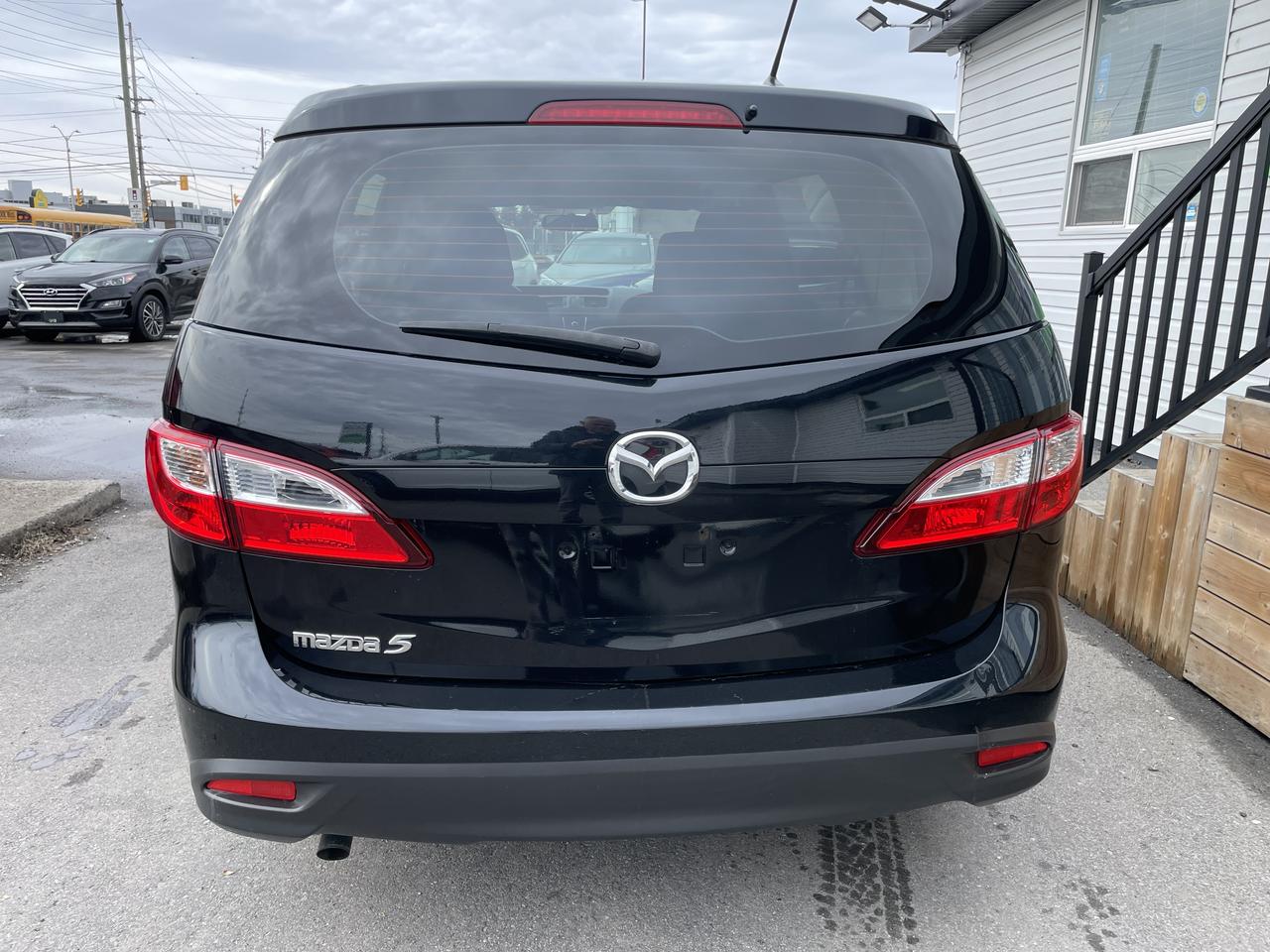 2015 Mazda MAZDA5 GS Photo