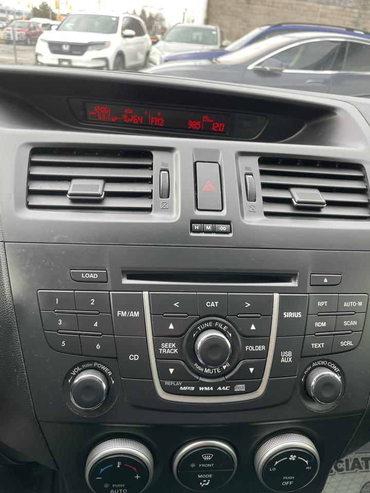 2015 Mazda MAZDA5 GS Photo