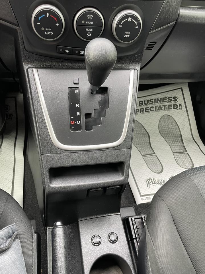 2015 Mazda MAZDA5 GS Photo