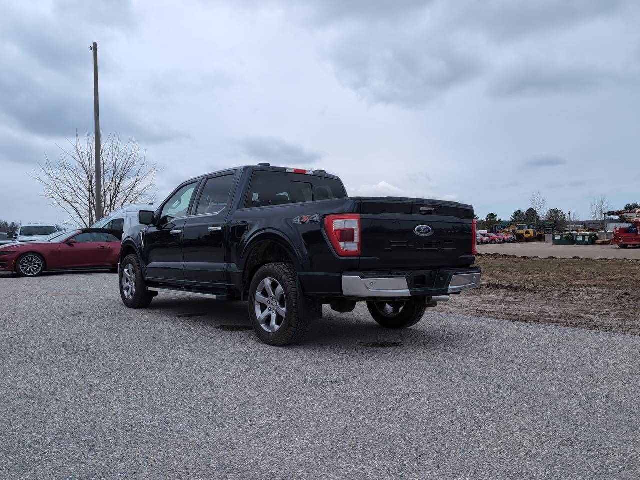 2022 Ford F-150 Lariat 4WD SuperCrew 5.5' Box Photo3