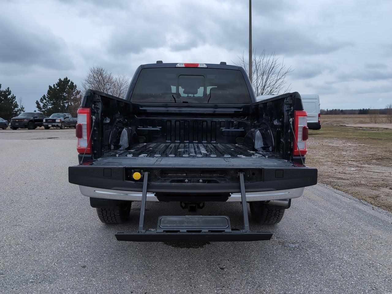 2022 Ford F-150 Lariat 4WD SuperCrew 5.5' Box Photo