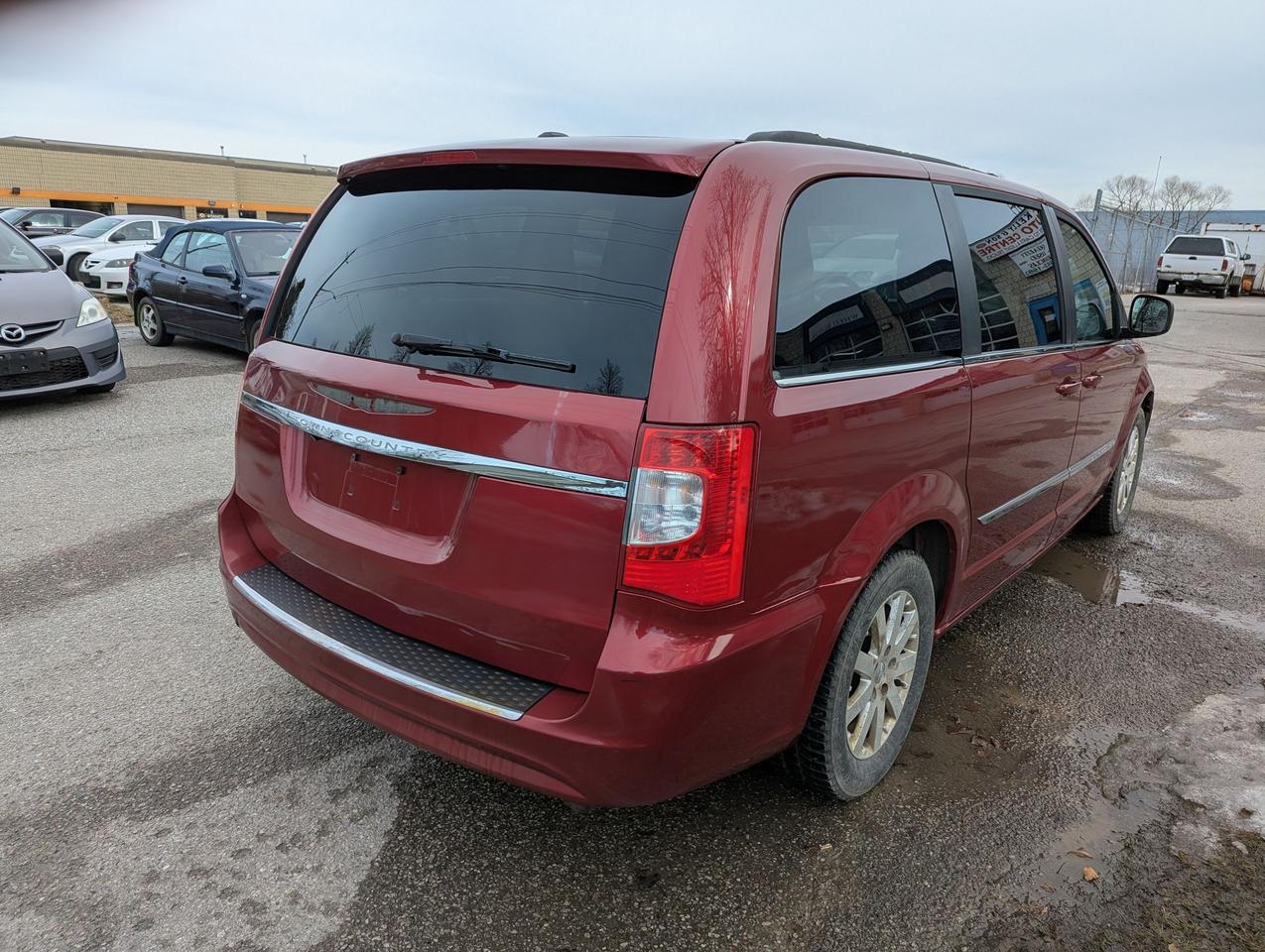 2013 Chrysler Town & Country "STOW n GO seat 7" certified + FREE 6M warranty Photo