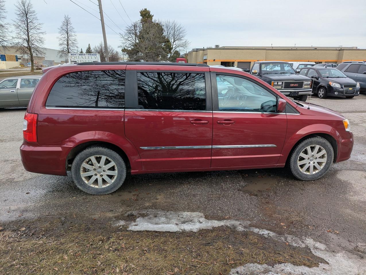 2013 Chrysler Town & Country "STOW n GO seat 7" certified + FREE 6M warranty Photo