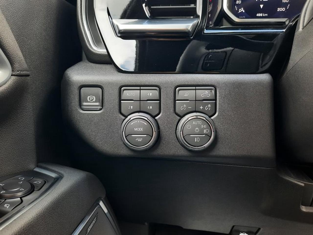 13722383.798428272