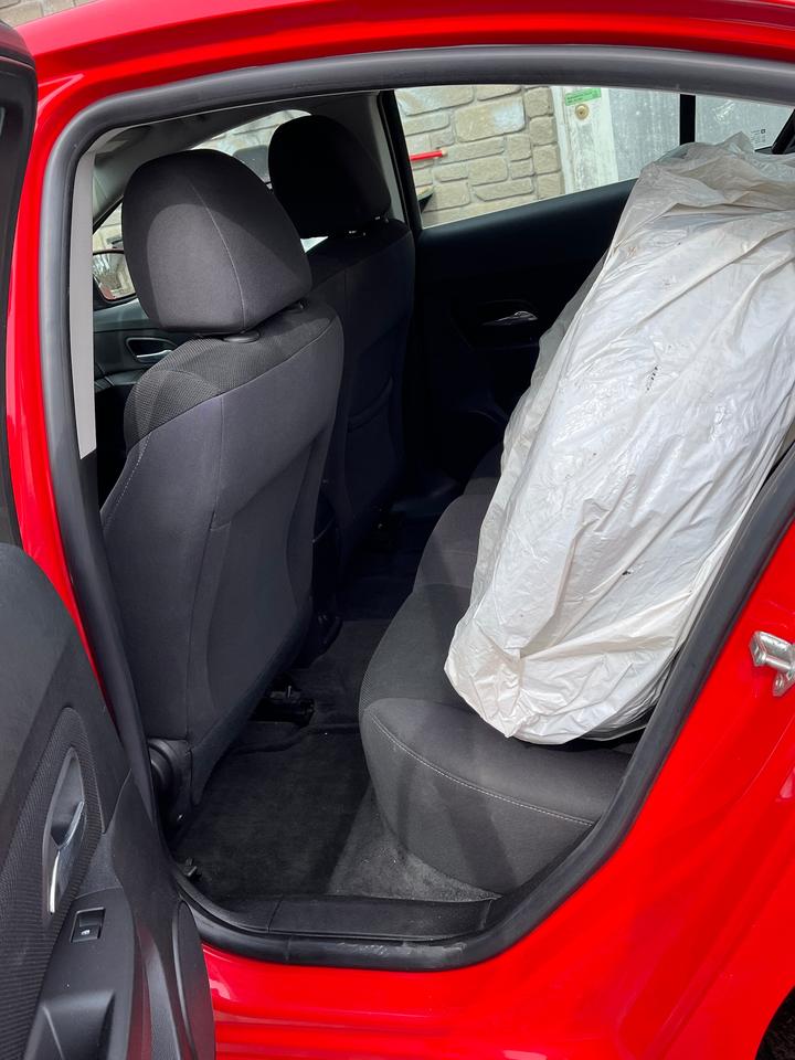 2014 Chevrolet Cruze 4dr Sdn 1LT Photo