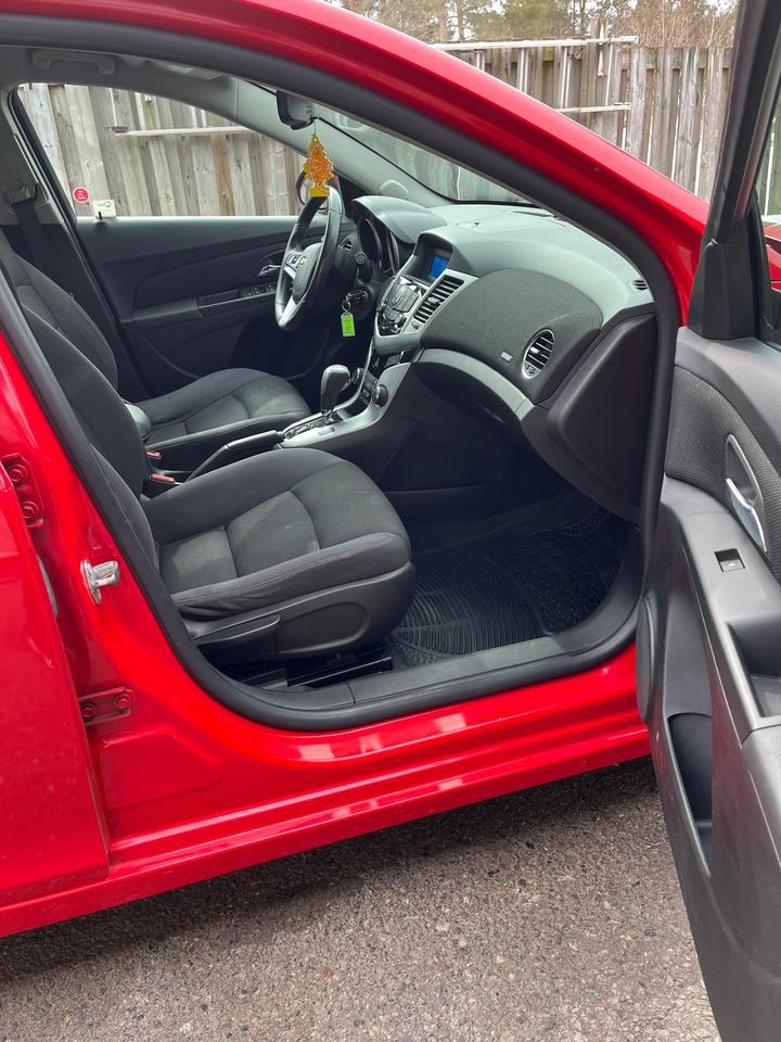 2014 Chevrolet Cruze 4dr Sdn 1LT Photo