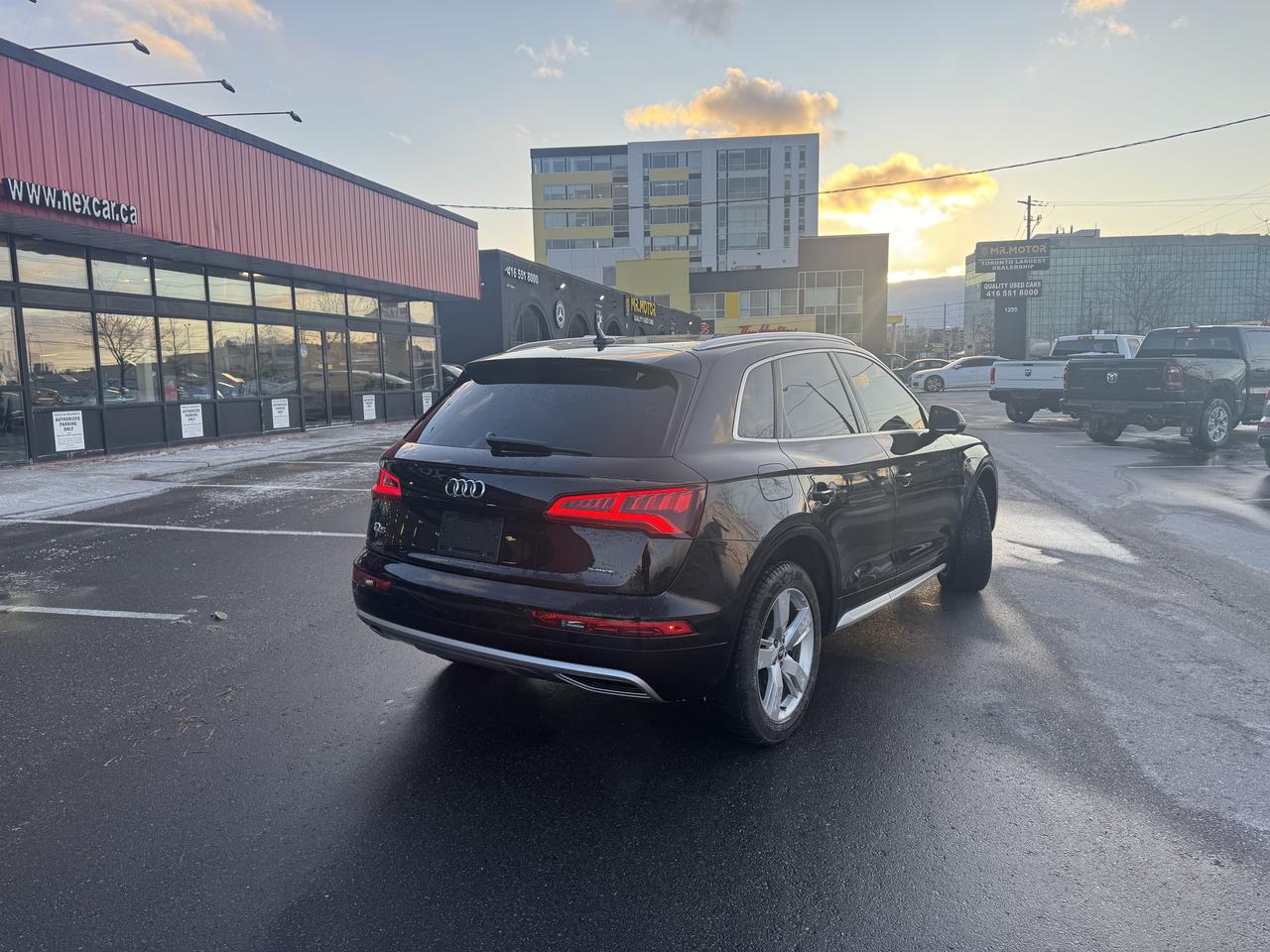 2020 Audi Q5 TECHNIK AWD LEATHER PAN/ROOF NAV B/SPOT CAMERA Photo3