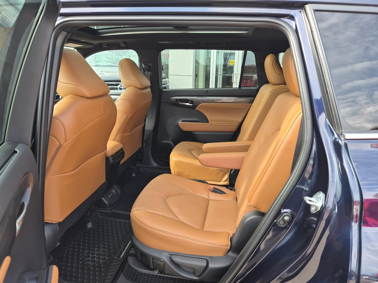 2025 Toyota Highlander Hybrid Limited Photo