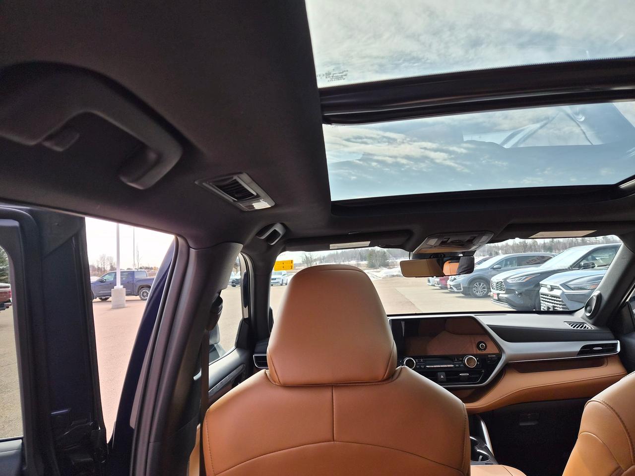 2025 Toyota Highlander Hybrid Limited Photo