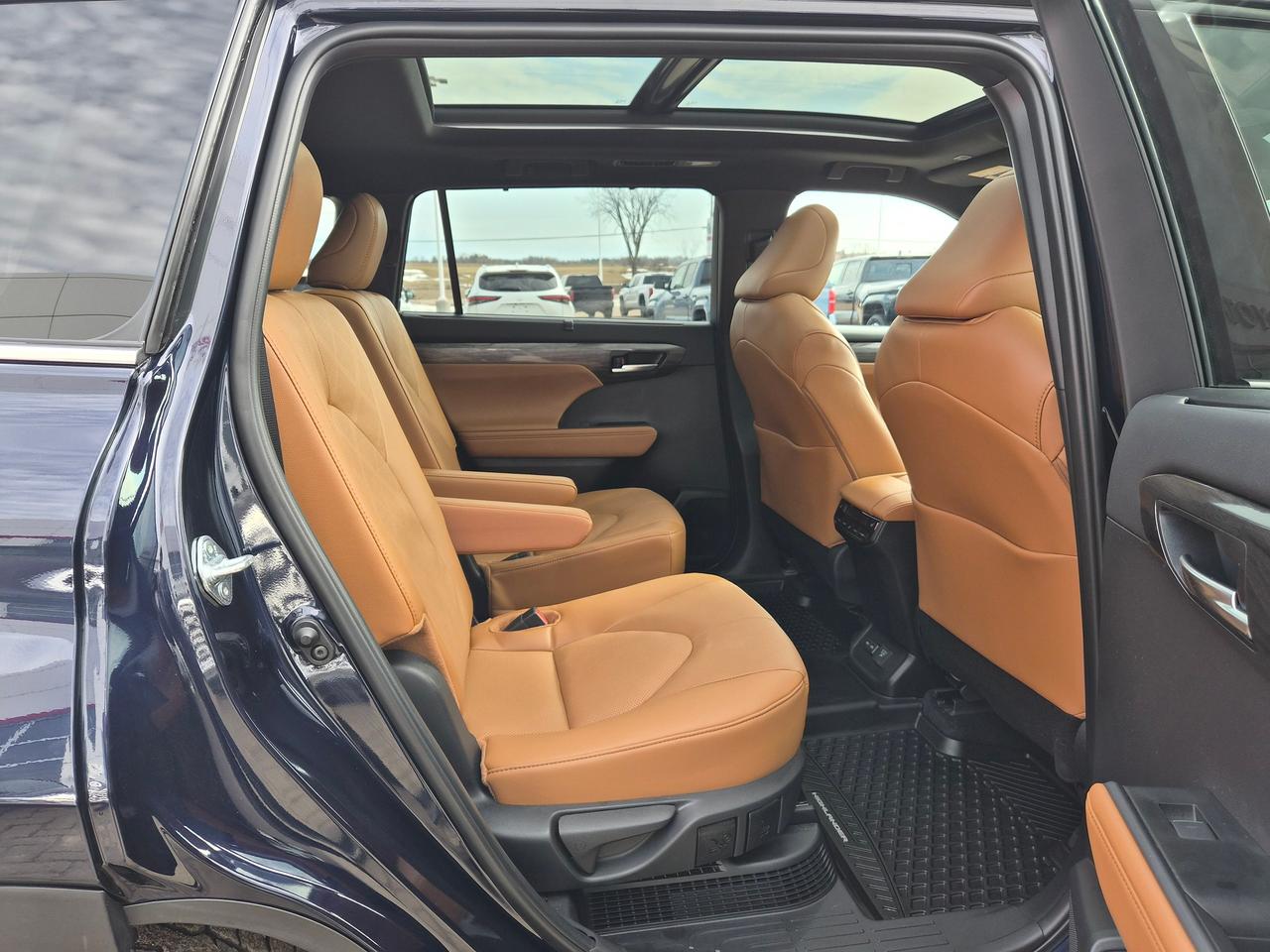 2025 Toyota Highlander Hybrid Limited Photo