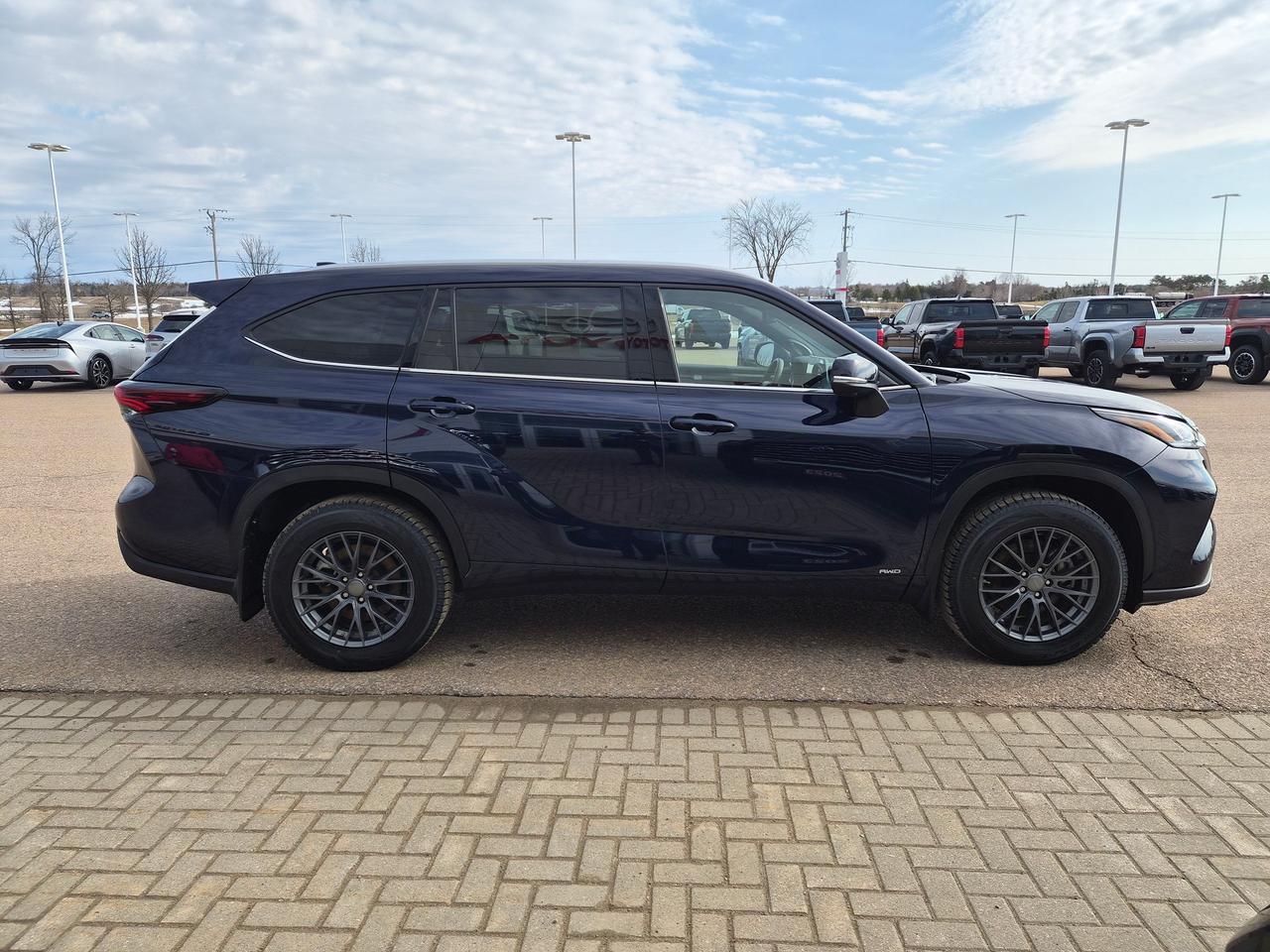 2025 Toyota Highlander Hybrid Limited Photo