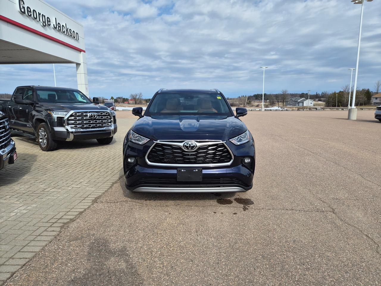 2025 Toyota Highlander Hybrid Limited Photo