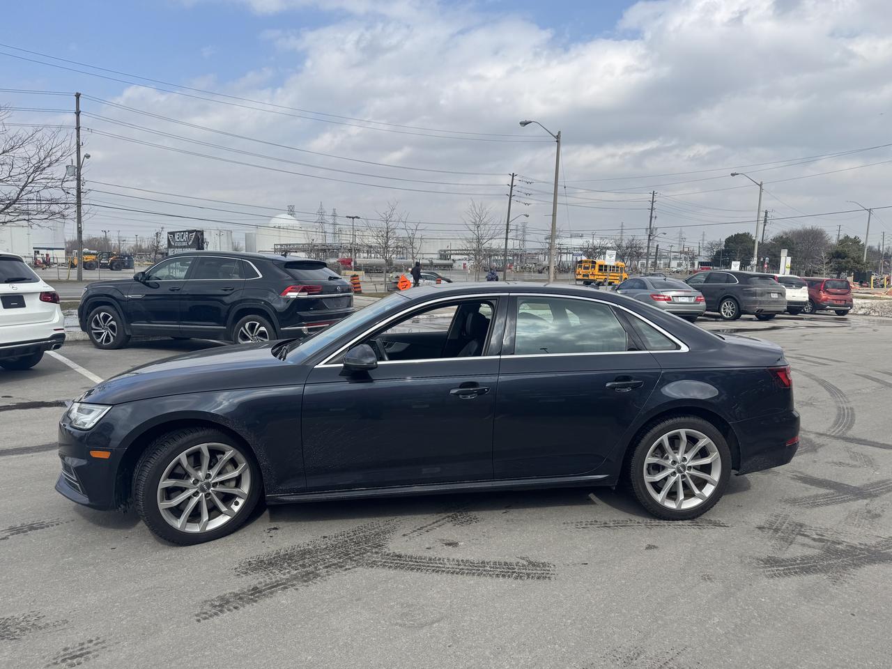 2018 Audi A4 PROGRESSIV AWD LEATHER P/SUNROOF P/START CAMERA Photo3