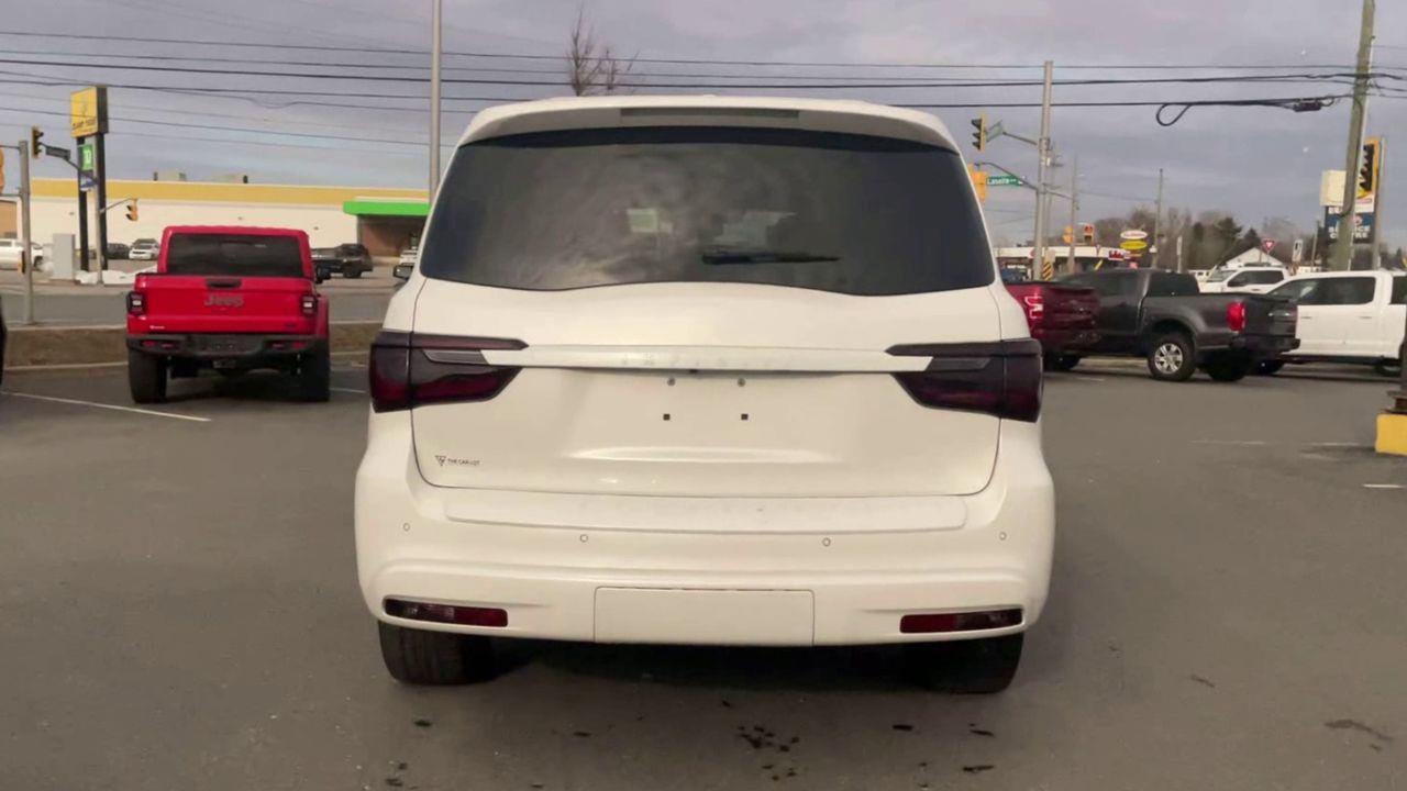 2021 Infiniti QX80 LUXE 7 Passenger 3RD ROW, HEATED LEATHER SEATS, DUAL SCREEN ENT. SYSTEM, NAV, SUNROOF, APPLE CARPLAY/ANDROID AUTO!! Photo2