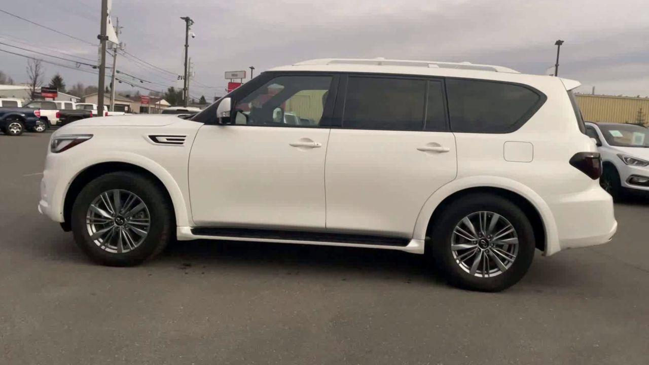 2021 Infiniti QX80 LUXE 7 Passenger 3RD ROW, HEATED LEATHER SEATS, DUAL SCREEN ENT. SYSTEM, NAV, SUNROOF, APPLE CARPLAY/ANDROID AUTO!! Photo4