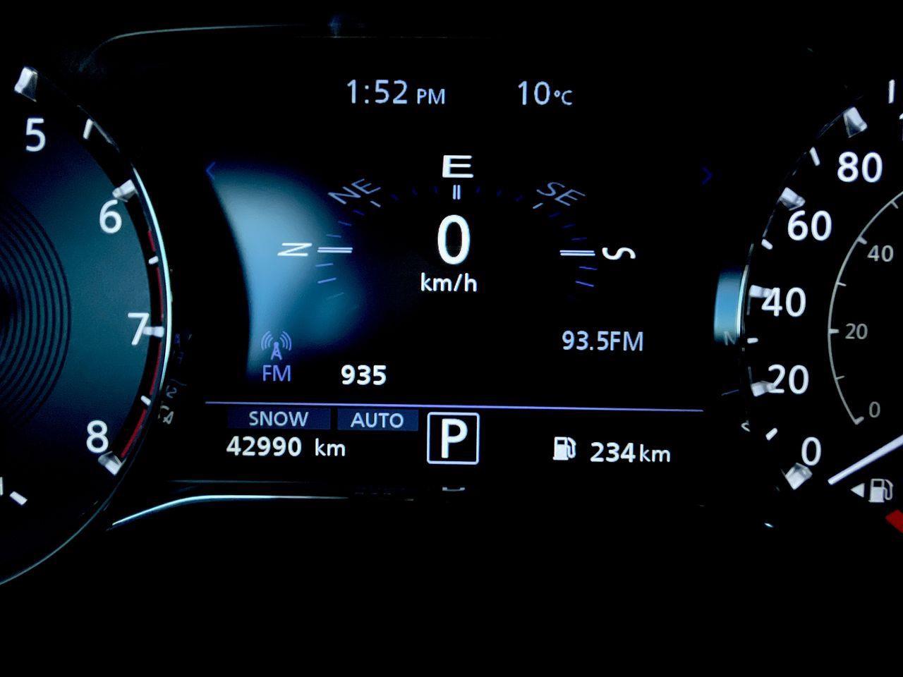 2021 Infiniti QX80 LUXE 7 Passenger 3RD ROW, HEATED LEATHER SEATS, DUAL SCREEN ENT. SYSTEM, NAV, SUNROOF, APPLE CARPLAY/ANDROID AUTO!! Photo