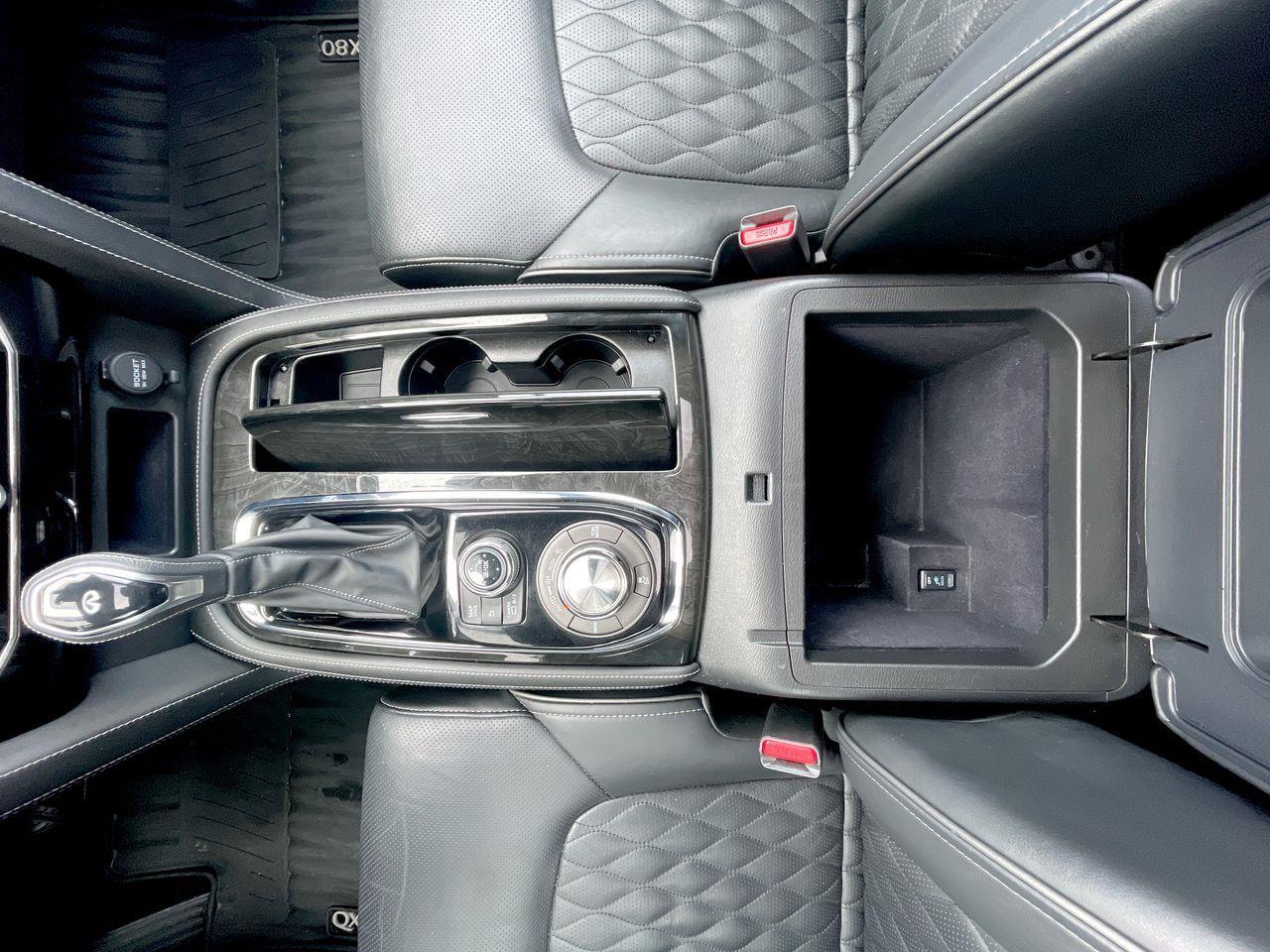 2021 Infiniti QX80 LUXE 7 Passenger 3RD ROW, HEATED LEATHER SEATS, DUAL SCREEN ENT. SYSTEM, NAV, SUNROOF, APPLE CARPLAY/ANDROID AUTO!! Photo