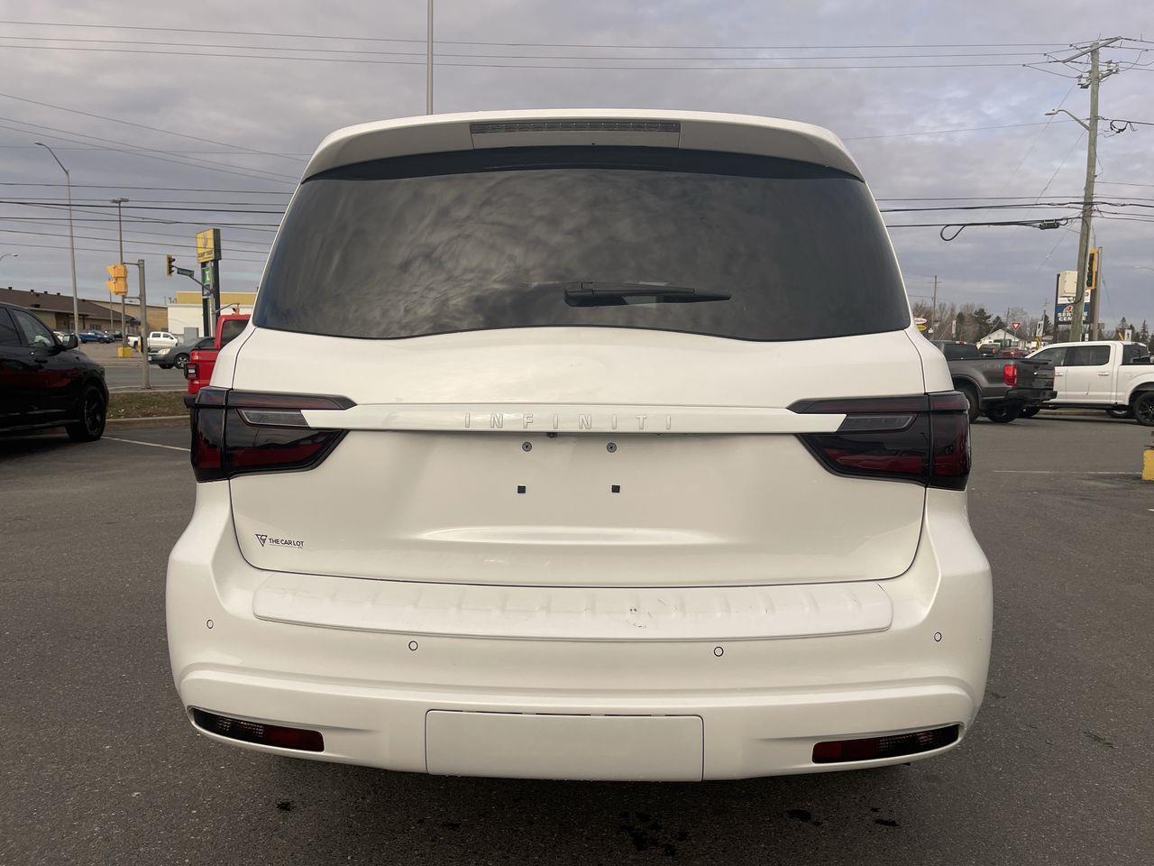 2021 Infiniti QX80 LUXE 7 Passenger 3RD ROW, HEATED LEATHER SEATS, DUAL SCREEN ENT. SYSTEM, NAV, SUNROOF, APPLE CARPLAY/ANDROID AUTO!! Photo