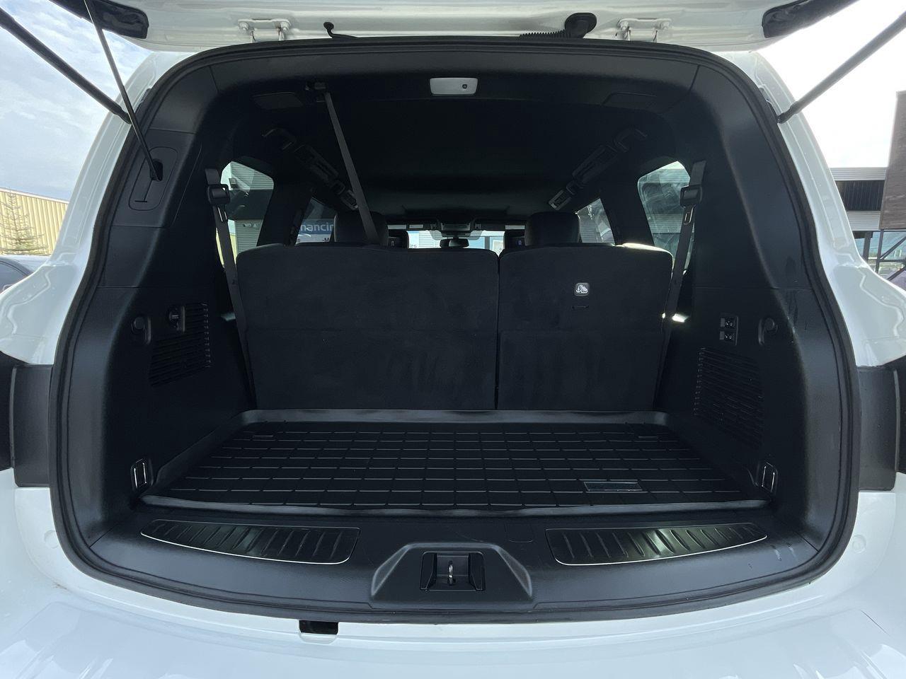 2021 Infiniti QX80 LUXE 7 Passenger 3RD ROW, HEATED LEATHER SEATS, DUAL SCREEN ENT. SYSTEM, NAV, SUNROOF, APPLE CARPLAY/ANDROID AUTO!! Photo