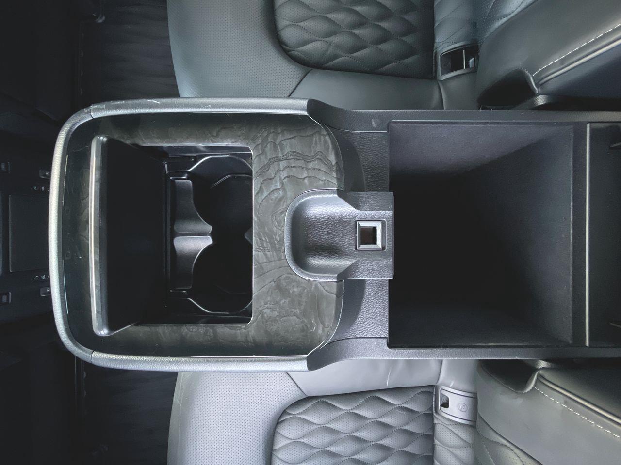 2021 Infiniti QX80 LUXE 7 Passenger 3RD ROW, HEATED LEATHER SEATS, DUAL SCREEN ENT. SYSTEM, NAV, SUNROOF, APPLE CARPLAY/ANDROID AUTO!! Photo