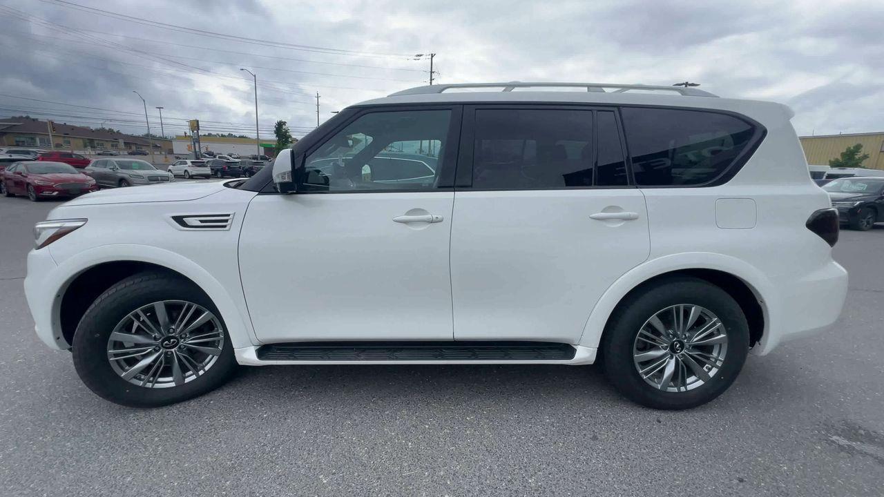 2021 Infiniti QX80 LUXE 7 Passenger 3RD ROW, HEATED LEATHER SEATS, DUAL SCREEN ENT. SYSTEM, NAV, SUNROOF, APPLE CARPLAY/ANDROID AUTO!! Photo4