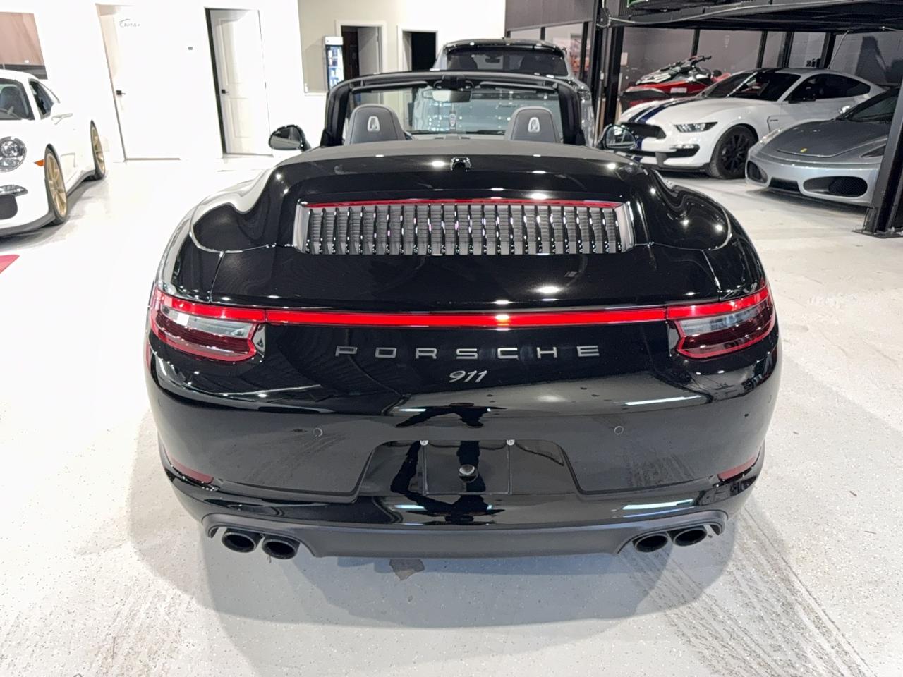2019 Porsche 911 Carrera Photo4