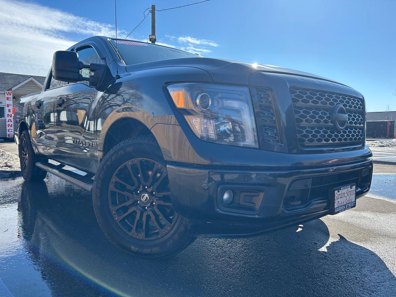 2018 Nissan Titan SV MIDNIGHT EDITION Photo