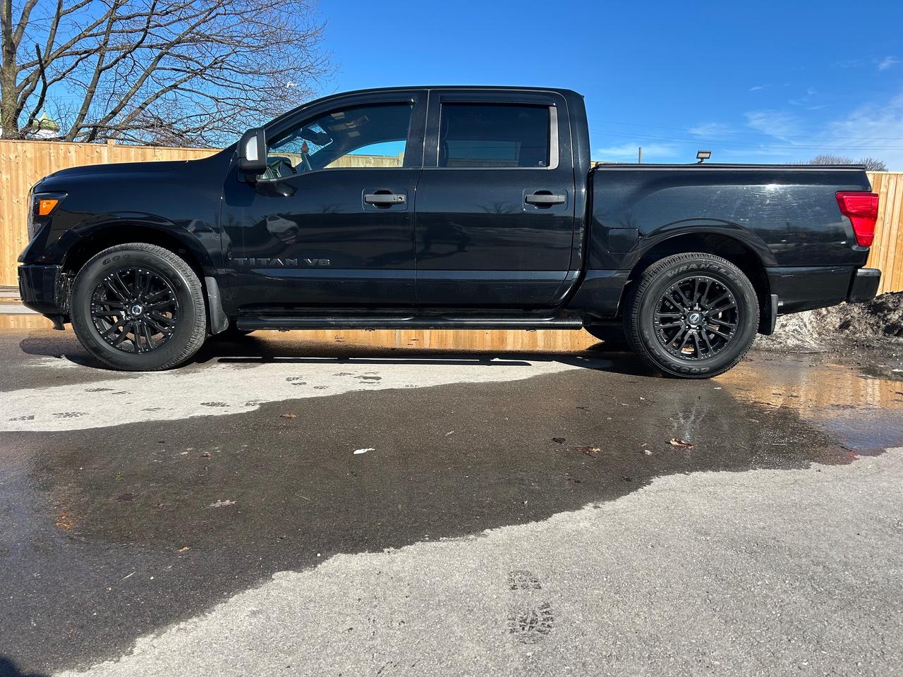 2018 Nissan Titan SV MIDNIGHT EDITION Photo