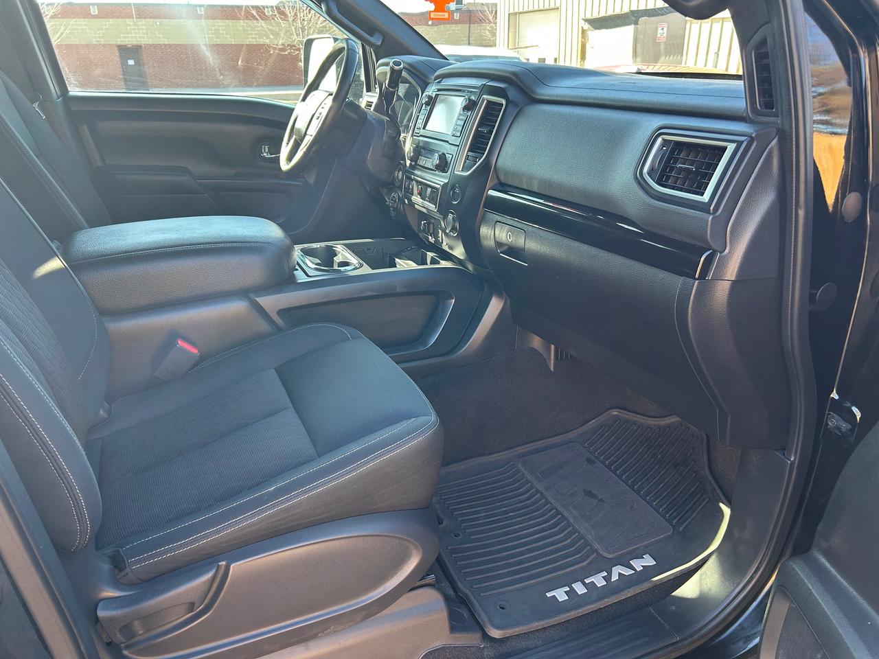 2018 Nissan Titan SV MIDNIGHT EDITION Photo