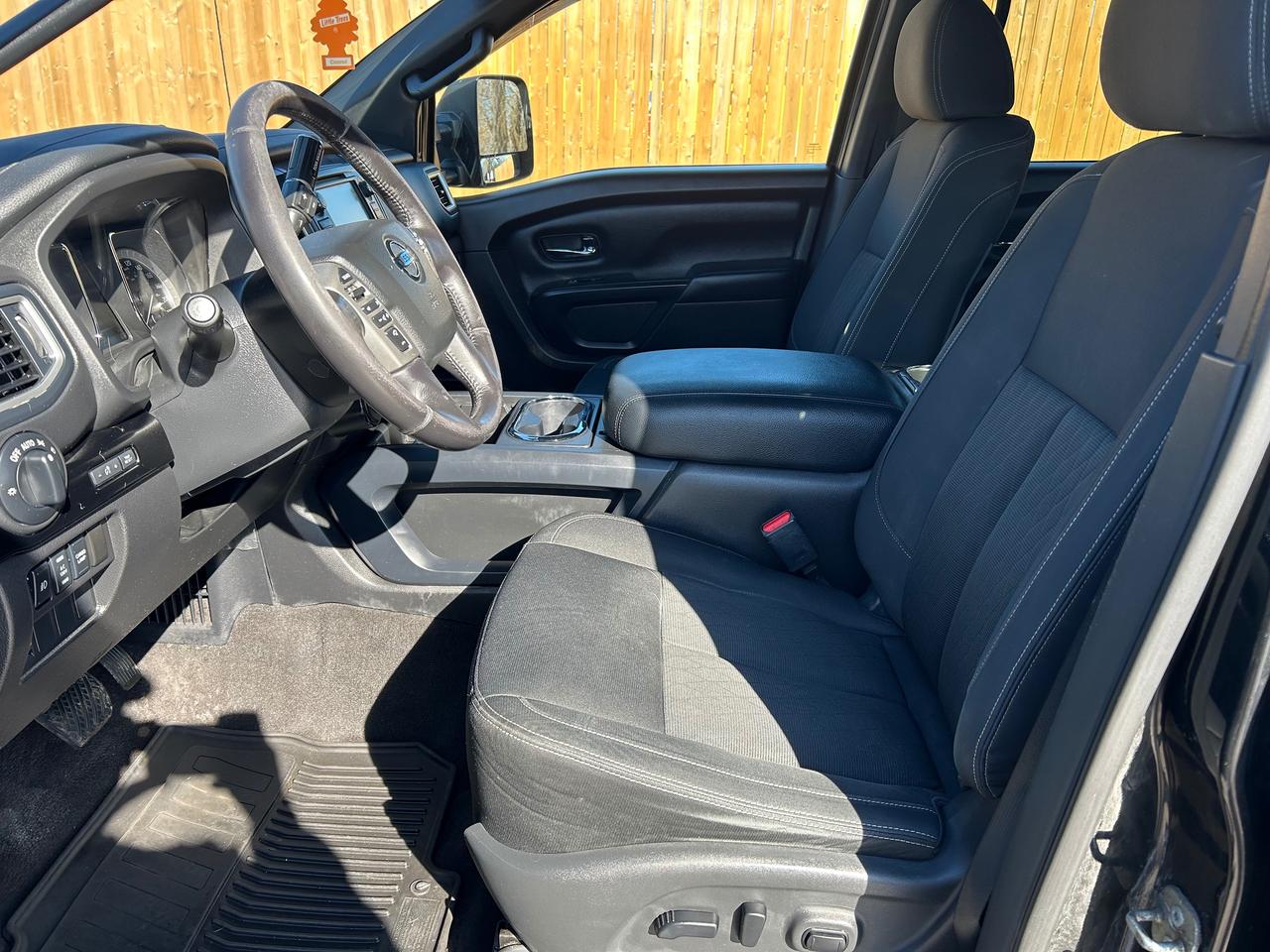 2018 Nissan Titan SV MIDNIGHT EDITION Photo