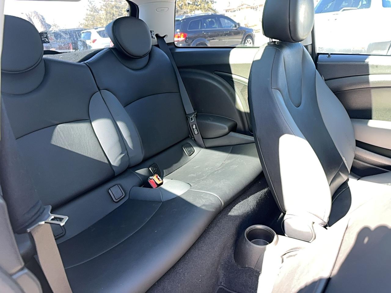 2010 MINI Cooper Classic Photo4