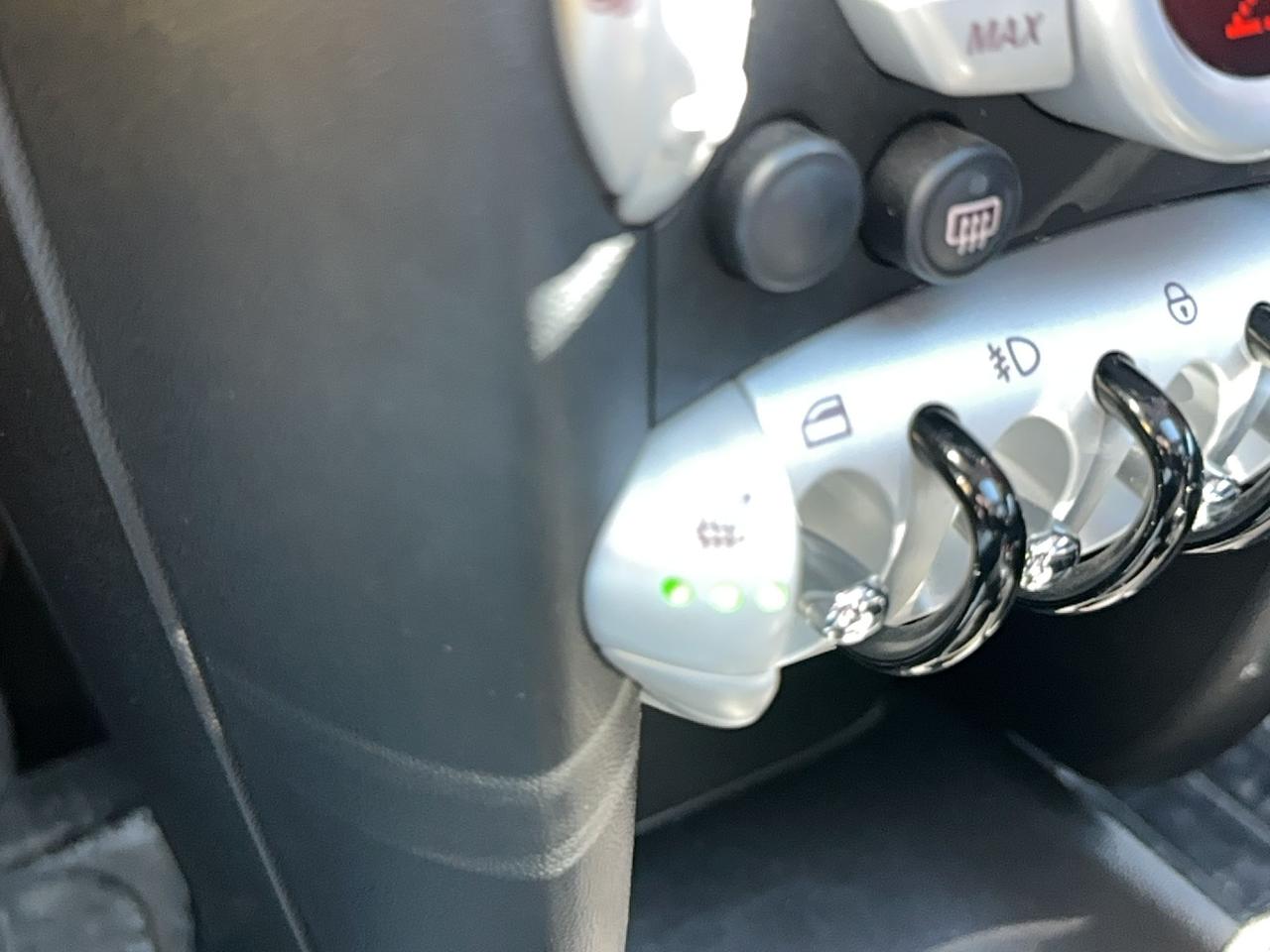 2010 MINI Cooper Classic Photo