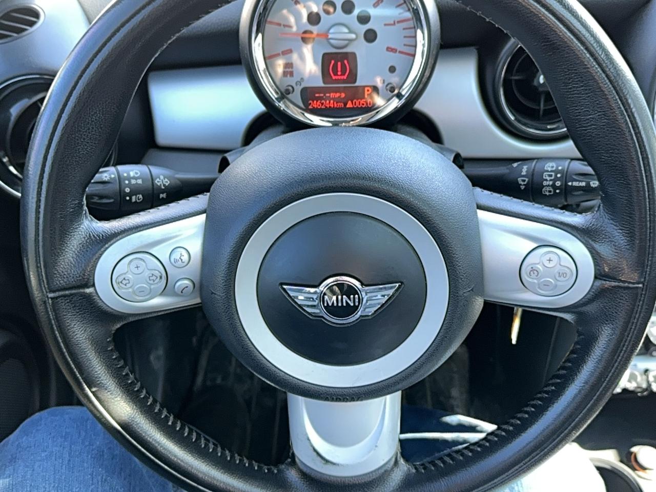 2010 MINI Cooper Classic Photo