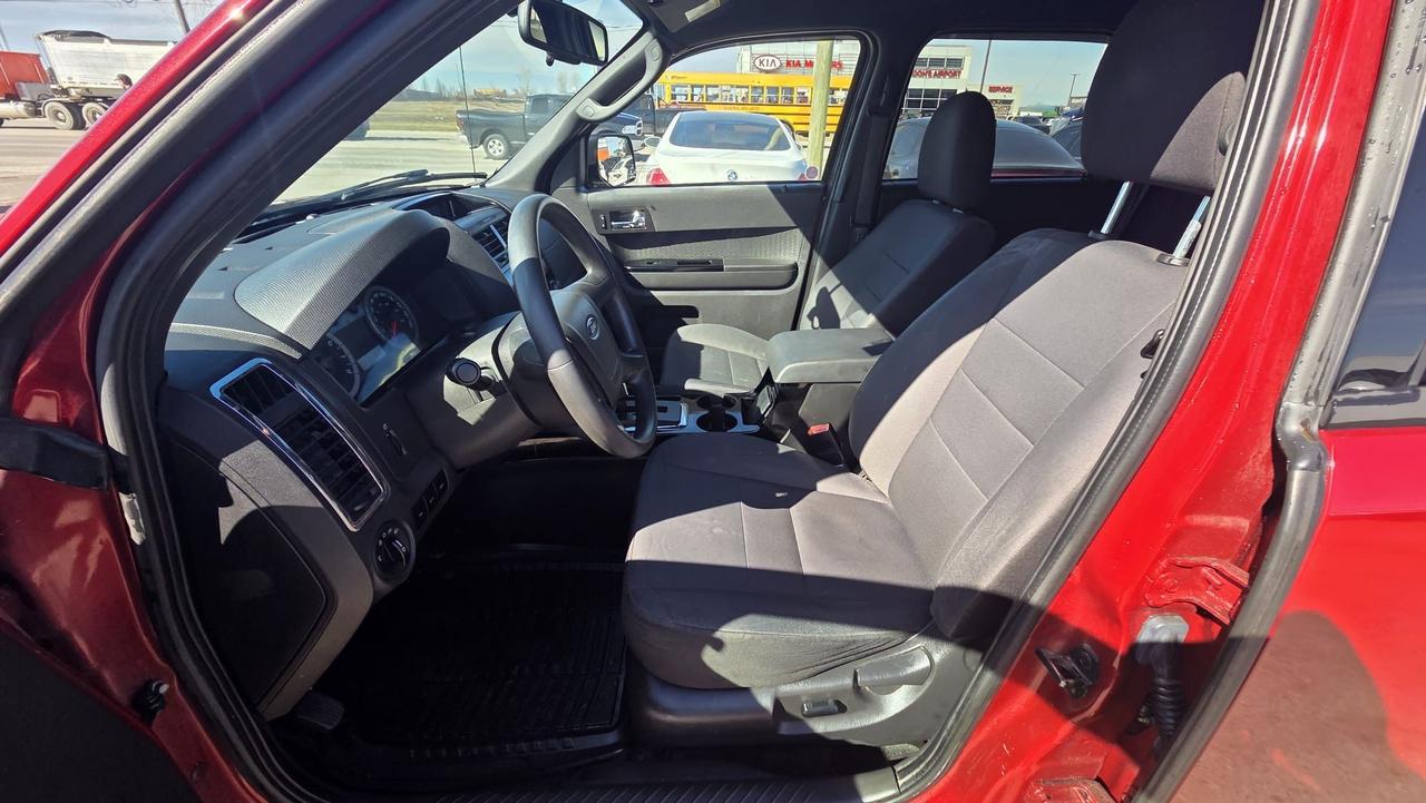 2011 Ford Escape XLT, V6, HAS RUST, DRIVES WELL, 185KMS, AS IS Photo