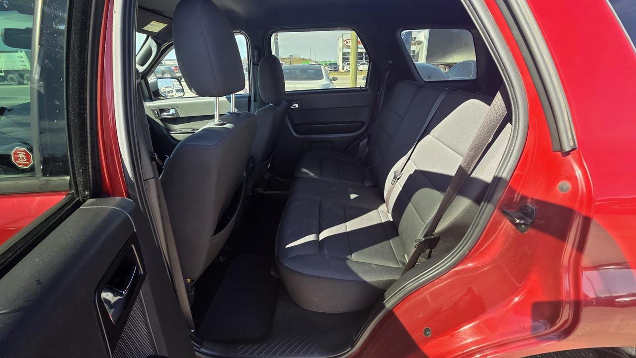 2011 Ford Escape XLT, V6, HAS RUST, DRIVES WELL, 185KMS, AS IS Photo