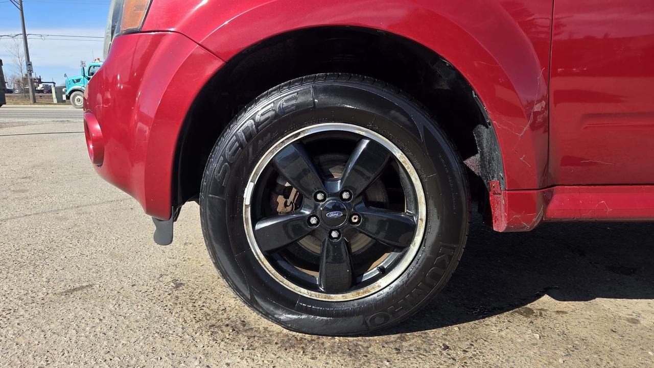 2011 Ford Escape XLT, V6, HAS RUST, DRIVES WELL, 185KMS, AS IS Photo