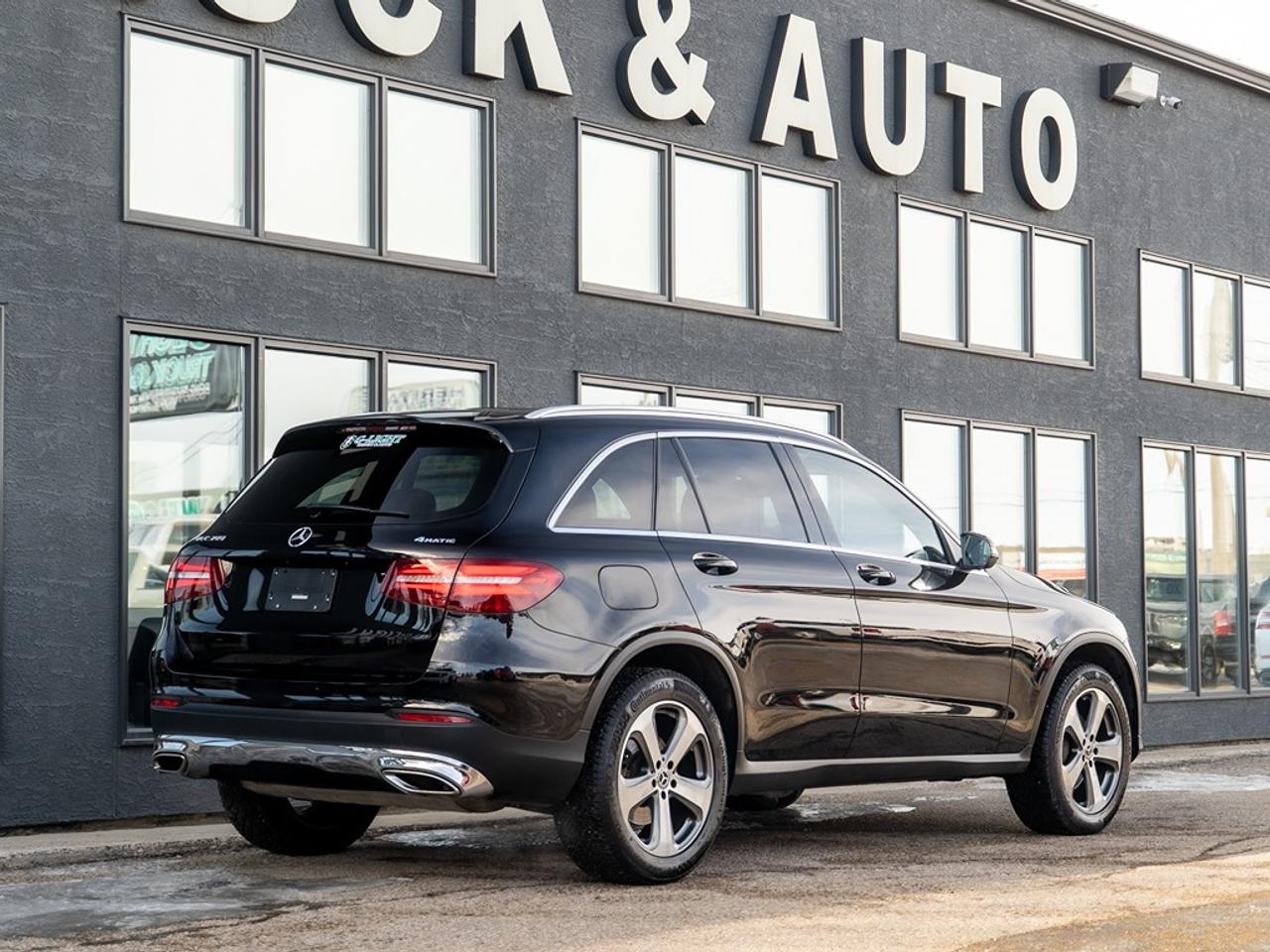 2017 Mercedes-Benz GLC-Class 4MATIC 4DR GLC 300  Spring Special ! Photo5
