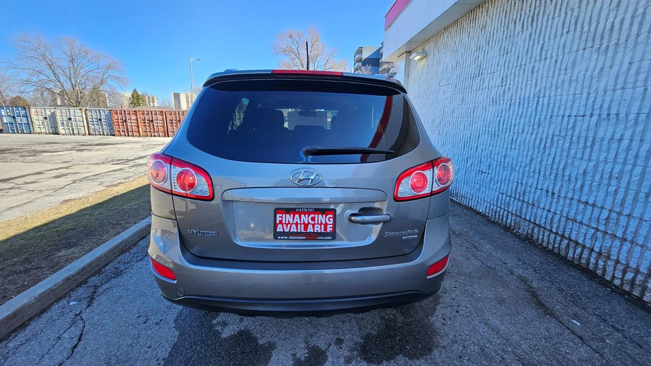 2012 Hyundai Santa Fe GL SPORT Photo