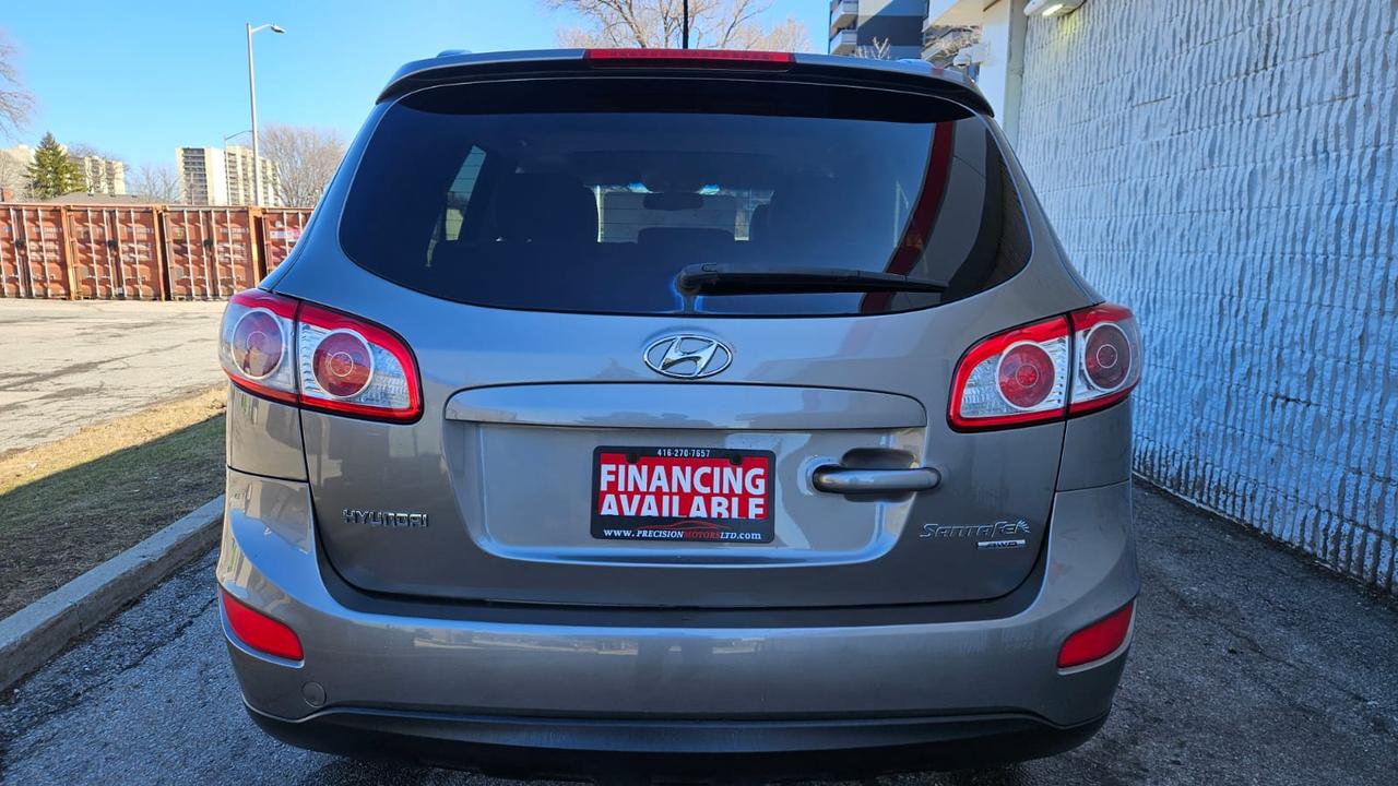 2012 Hyundai Santa Fe GL SPORT Photo