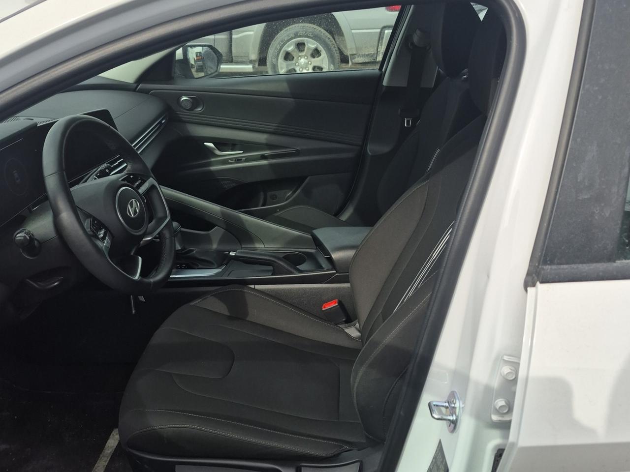 2025 Hyundai Elantra Preferred Photo