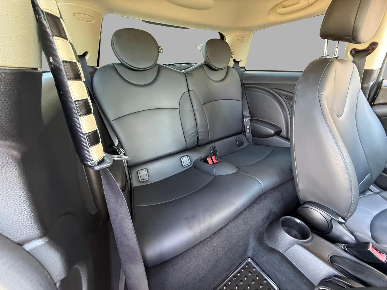 2011 MINI Cooper Hardtop 2dr Cpe Classic Photo