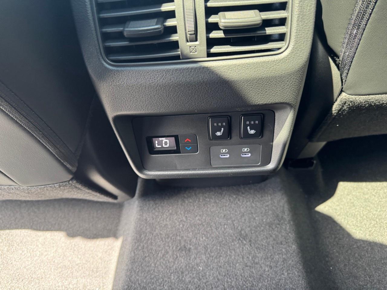 2026 Nissan Rogue AWD Platinum Photo