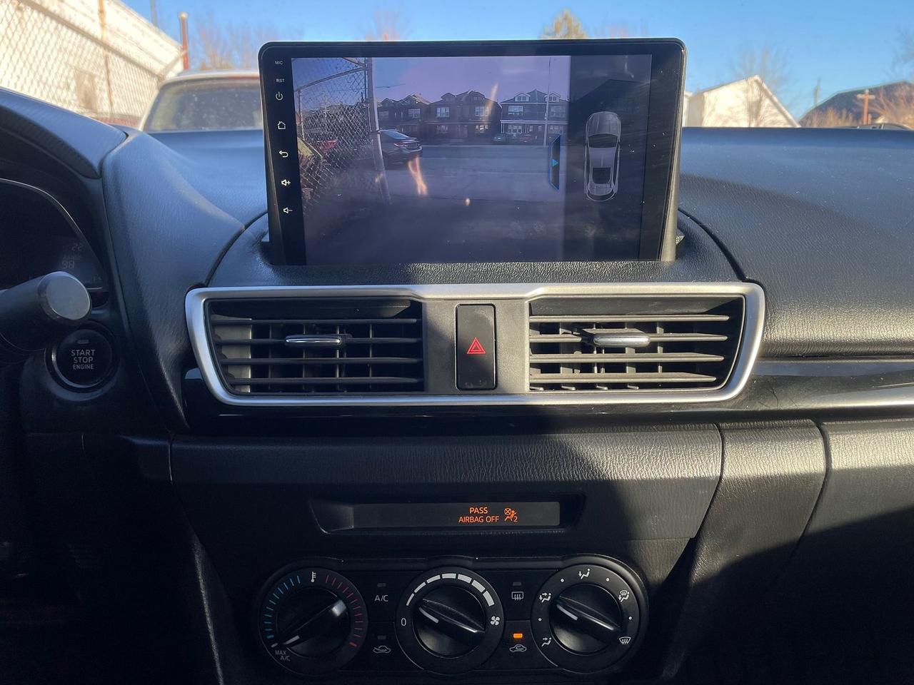 2015 Mazda MAZDA3 GX *BACKUP CAMERA, AFT SCREEN, SAFETY* Photo