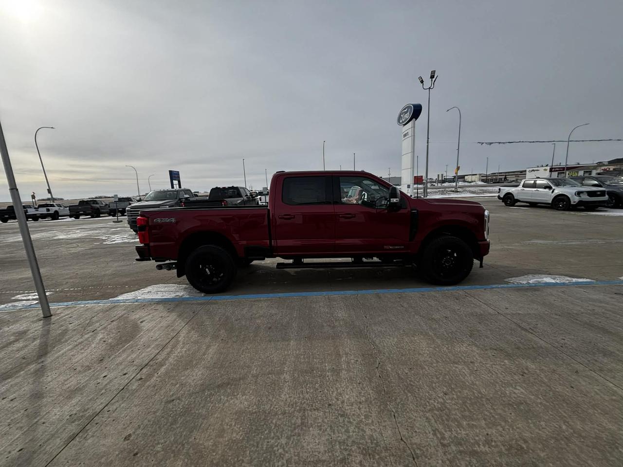 2026 Ford F-350 Super Duty SRW LARIAT 4WD CREW CAB 6.75' BOX Photo2