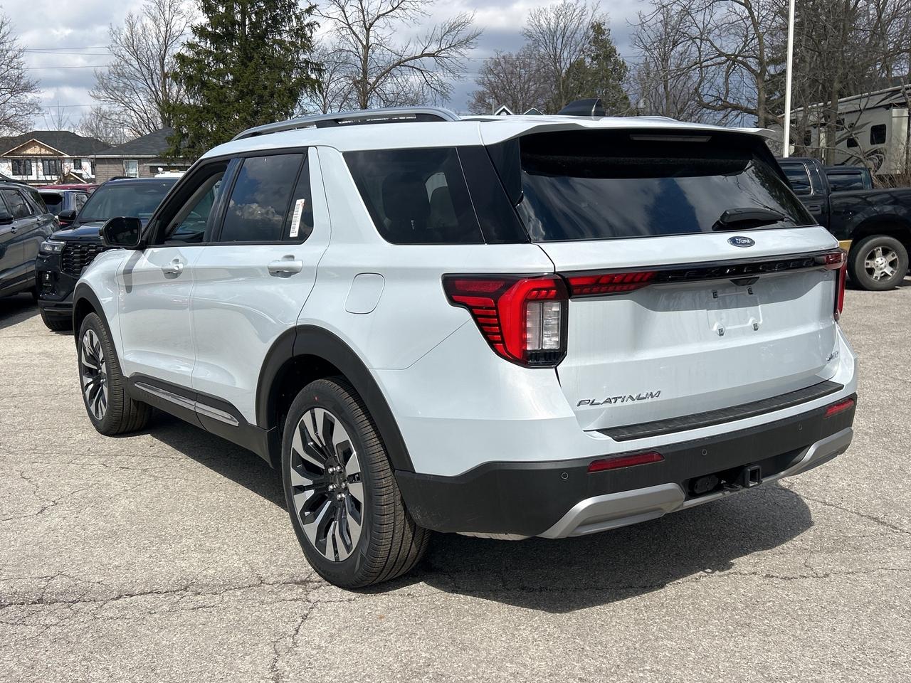 2026 Ford Explorer PLATINUM 4WD 600A Photo2