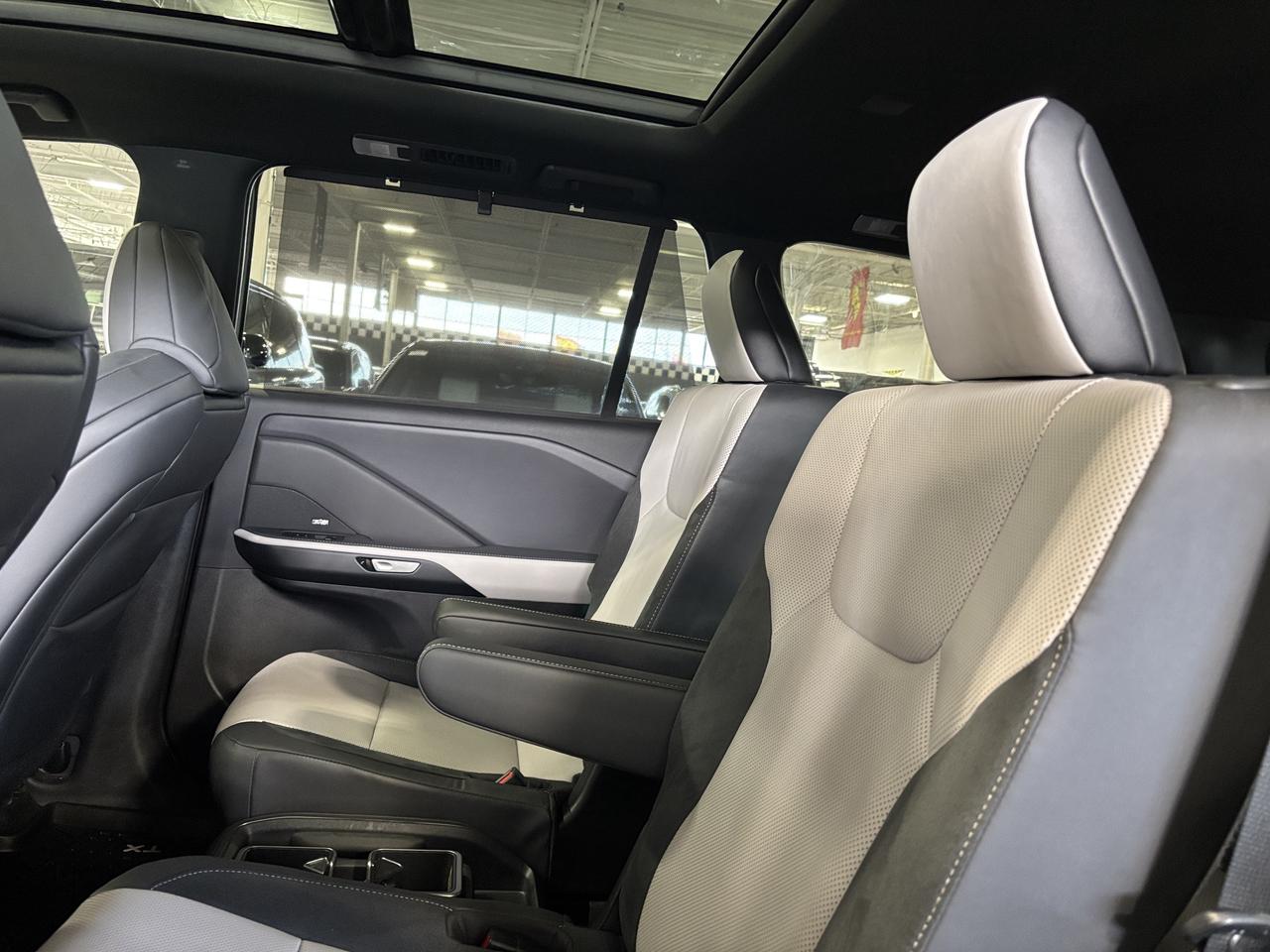 2025 Lexus TX TX 500h|F-SPORT|TURBO|HYBRID|AWD|WHITELEATHER|HUD Photo