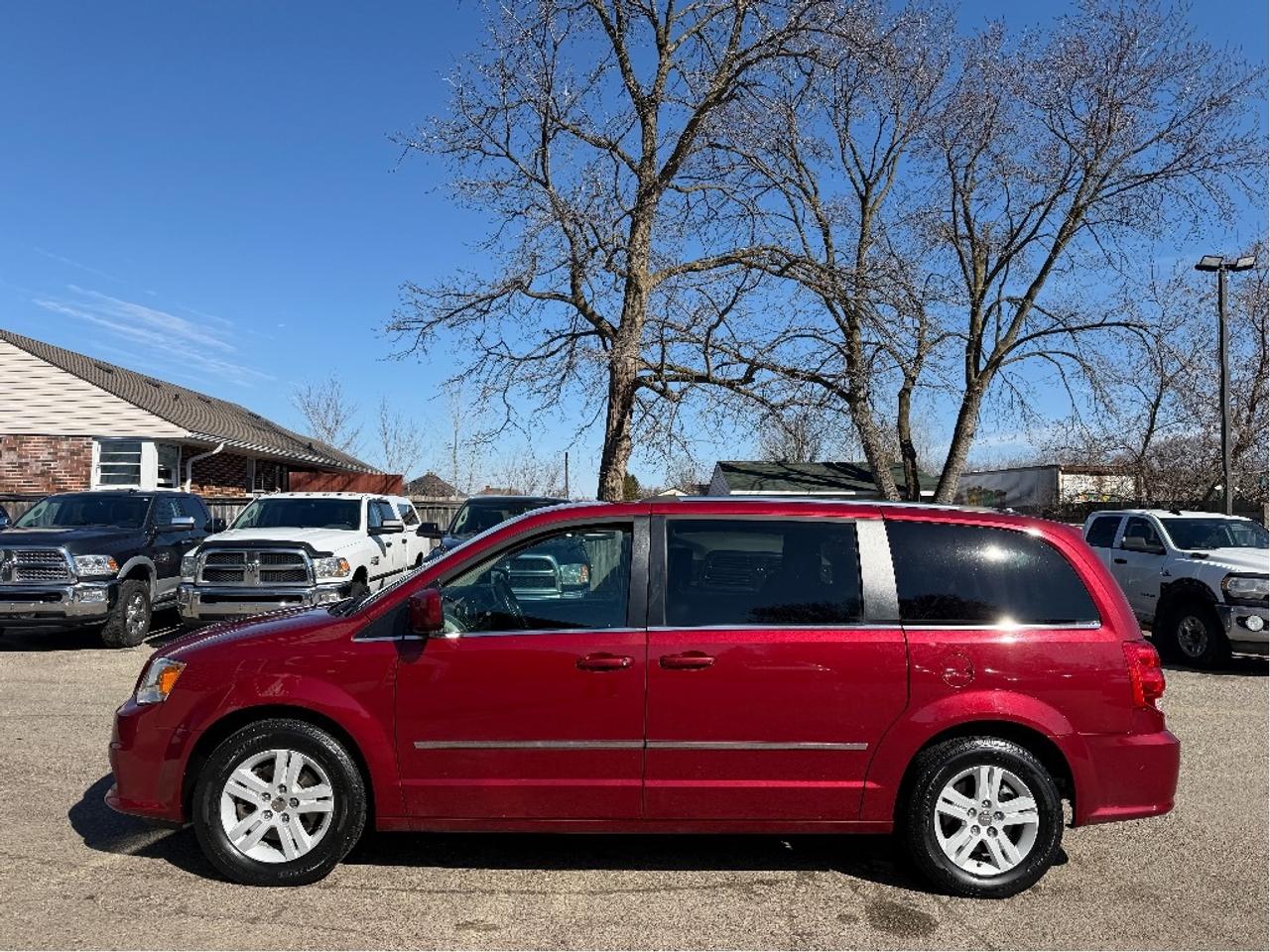 2015 Dodge Grand Caravan Crew Plus | Leather | Very Well Maintained !! Photo